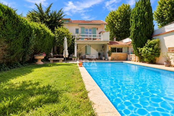 MAISON AVEC PISCINE ET JARDIN -186 M² HABITABLES - TERRASSE  - GARAGE - PARKING - SECTEUR LA POMME / SAINT-PIERRE