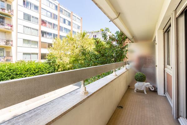 Appartement Bécon les Bruyeres  3 pièce(s) 70 m2