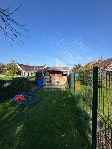 LA NEUVILLE TERRAIN VIABILISE AVEC GRAND CARPORT