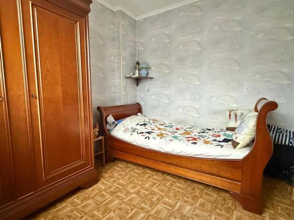 Maison en bon état proche centre ville, séjour double 3 chbs vaste véranda