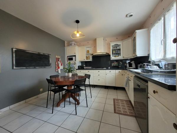 MAISON 8 PIÈCES 165 M2