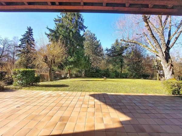 Annecy le Vieux, à 500 mètres du lac sur un terrain arboré de 1 400 m2, maison d'architecte de 134 m2