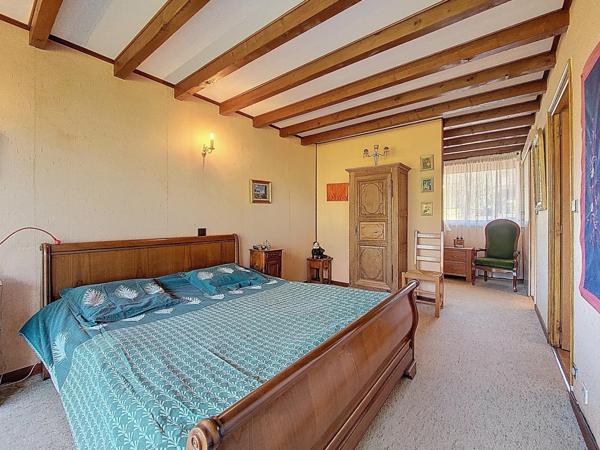 Annecy le Vieux, à 500 mètres du lac sur un terrain arboré de 1 400 m2, maison d'architecte de 134 m2