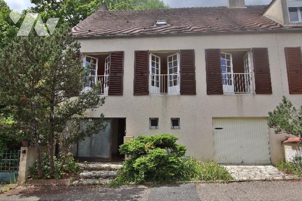 A vendre à Montereau, maison de 144m² environ - 8 pièces dont 5 chambres – sous-sol – Parcelle 980m²