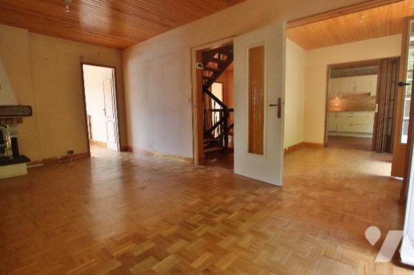 A vendre à Montereau, maison de 144m² environ - 8 pièces dont 5 chambres – sous-sol – Parcelle 980m²