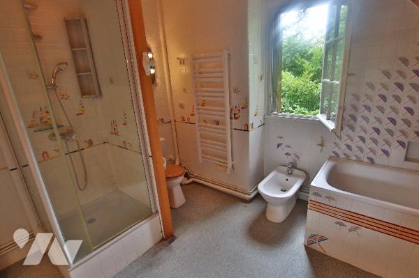 A vendre à Montereau, maison de 144m² environ - 8 pièces dont 5 chambres – sous-sol – Parcelle 980m²