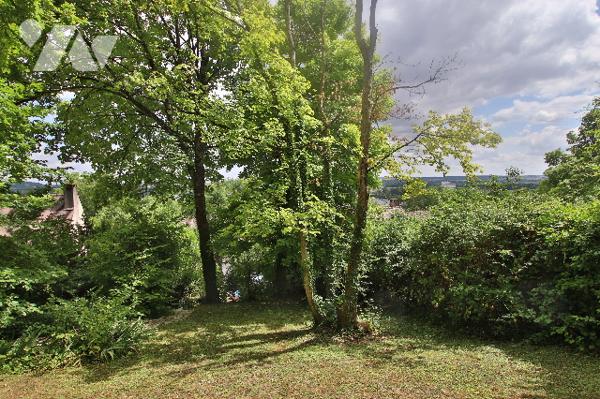 A vendre à Montereau, maison de 144m² environ - 8 pièces dont 5 chambres – sous-sol – Parcelle 980m²