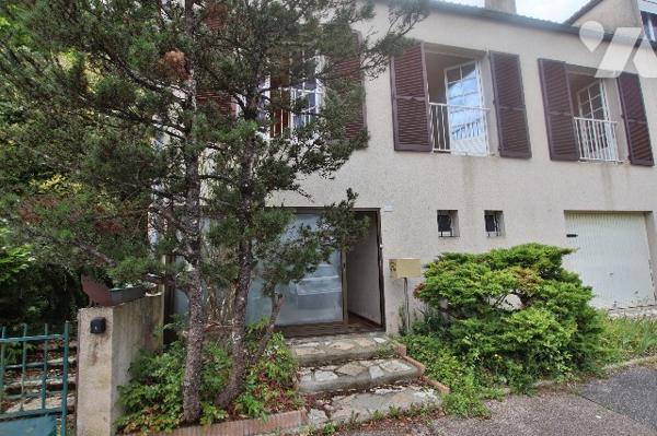 A vendre à Montereau, maison de 144m² environ - 8 pièces dont 5 chambres – sous-sol – Parcelle 980m²
