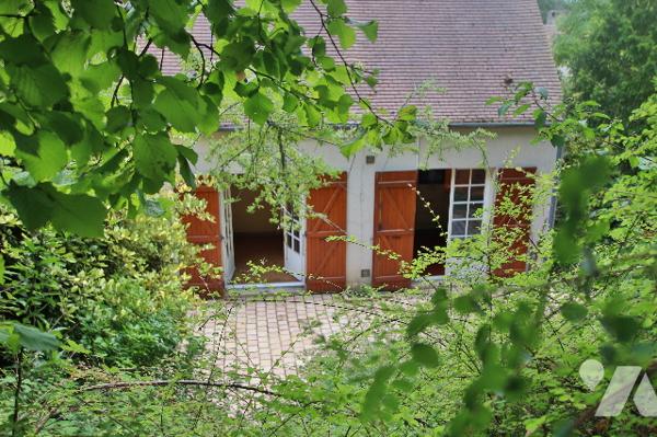 A vendre à Montereau, maison de 144m² environ - 8 pièces dont 5 chambres – sous-sol – Parcelle 980m²