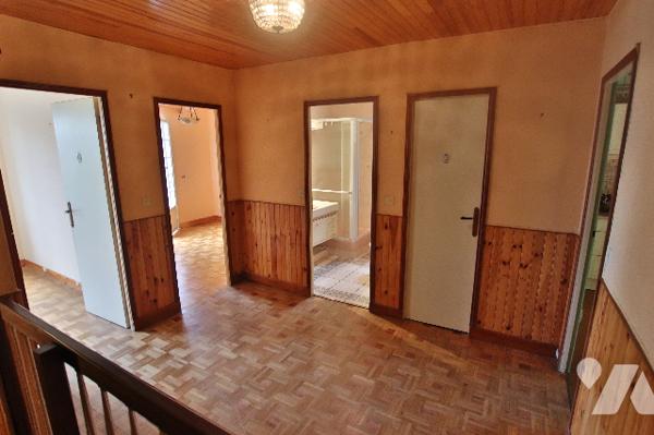 A vendre à Montereau, maison de 144m² environ - 8 pièces dont 5 chambres – sous-sol – Parcelle 980m²