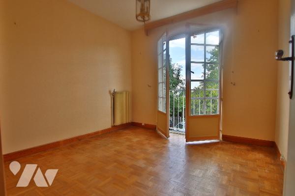 A vendre à Montereau, maison de 144m² environ - 8 pièces dont 5 chambres – sous-sol – Parcelle 980m²