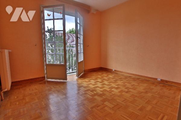 A vendre à Montereau, maison de 144m² environ - 8 pièces dont 5 chambres – sous-sol – Parcelle 980m²