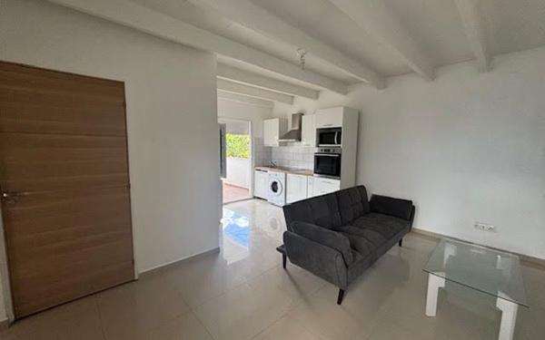 Appartement à louer    4 pièces •  Le Moule