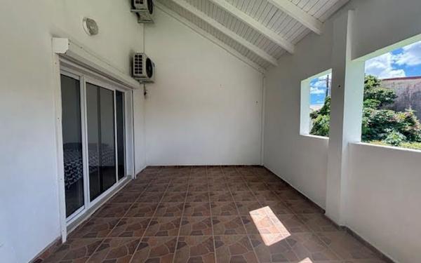 Appartement à louer    4 pièces •  Le Moule