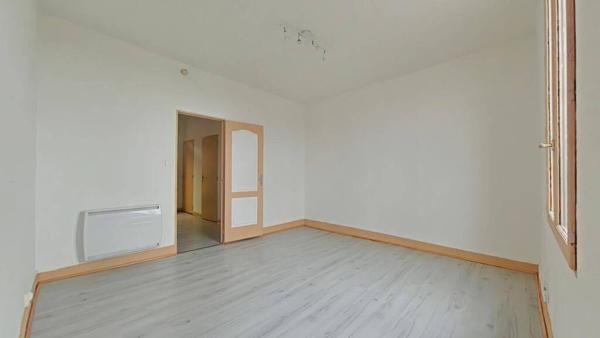 JOLI F1 PROCHE COMMODITE