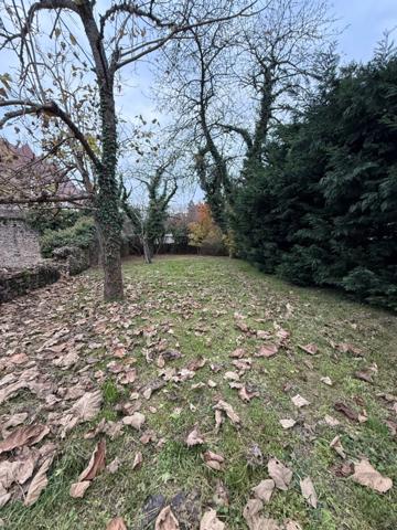 Propriete en pierres de 252 m2, avec dépendances, à COUCHES avec 1186 m2 de terrain.