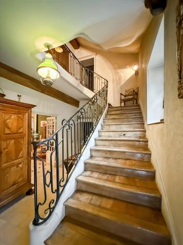 Propriete en pierres de 252 m2, avec dépendances, à COUCHES avec 1186 m2 de terrain.