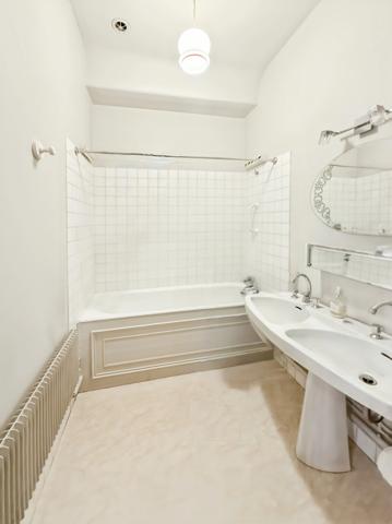 Propriete en pierres de 252 m2, avec dépendances, à COUCHES avec 1186 m2 de terrain.