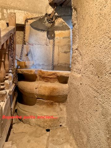 Propriete en pierres de 252 m2, avec dépendances, à COUCHES avec 1186 m2 de terrain.