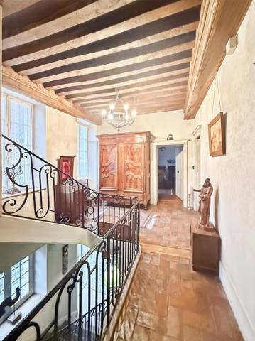 Propriete en pierres de 252 m2, avec dépendances, à COUCHES avec 1186 m2 de terrain.