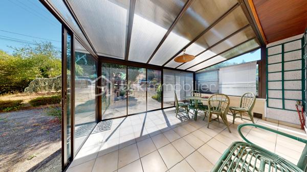 Venez découvrir cette charmante maison à vendre, Construite en 1971, cette maison de 90 m² .
La maison, non mitoyenne, se compose de 4 pièces fonctionnelles, comprenant un séjour spacieux, une cuisine accueillante, 3 chambres, une salle de bain, sur un sous-sol complet comprenant un garage, une buanderie, et une cave pratique. Les matériaux d'époque assurent une structure solide et durable. 
À l'extérieur, deux terrasses promettent des moments relaxants et conviviaux. Avec deux parkings,  vous n’aurez aucun souci de stationnement.
Même si la maison ne dispose pas de système sophistiqué , elle offre un excellent confort de vie. Transportez-vous facilement grâce à un bon réseau routier à proximité. 

N'attendez plus, cette maison est un bien rare à saisir rapidement ! Pour plus d'informations, contactez votre agent PASCAL CHEYROUX.