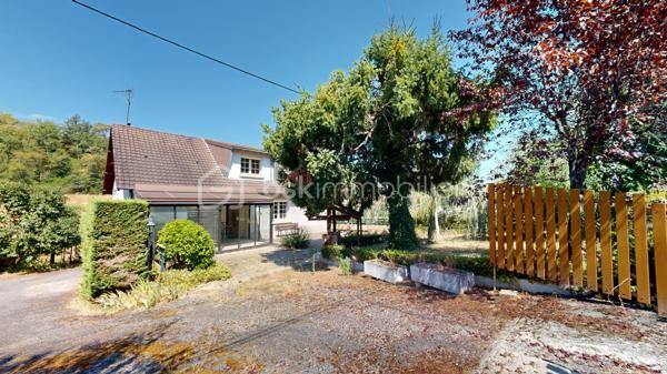 Venez découvrir cette charmante maison à vendre, Construite en 1971, cette maison de 90 m² .
La maison, non mitoyenne, se compose de 4 pièces fonctionnelles, comprenant un séjour spacieux, une cuisine accueillante, 3 chambres, une salle de bain, sur un sous-sol complet comprenant un garage, une buanderie, et une cave pratique. Les matériaux d'époque assurent une structure solide et durable. 
À l'extérieur, deux terrasses promettent des moments relaxants et conviviaux. Avec deux parkings,  vous n’aurez aucun souci de stationnement.
Même si la maison ne dispose pas de système sophistiqué , elle offre un excellent confort de vie. Transportez-vous facilement grâce à un bon réseau routier à proximité. 

N'attendez plus, cette maison est un bien rare à saisir rapidement ! Pour plus d'informations, contactez votre agent PASCAL CHEYROUX.