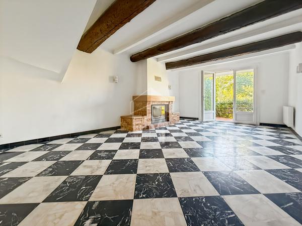 Maison de caractère ? 132 m² ? 3 chambres ? Garage et cave ? Saint-Cannat centre