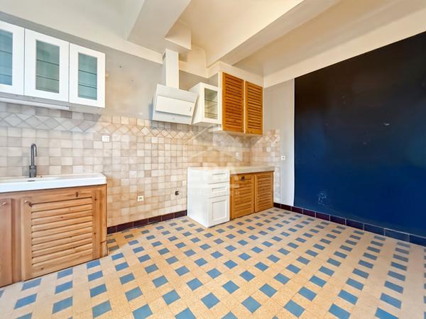 Maison de caractère ? 132 m² ? 3 chambres ? Garage et cave ? Saint-Cannat centre