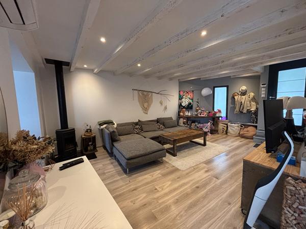 Proche CARCASSONNE, Maison de caractère rénovée avec garage et jardin