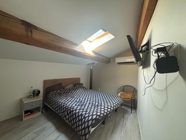 Proche CARCASSONNE, Maison de caractère rénovée avec garage et jardin