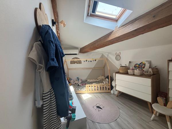 Proche CARCASSONNE, Maison de caractère rénovée avec garage et jardin