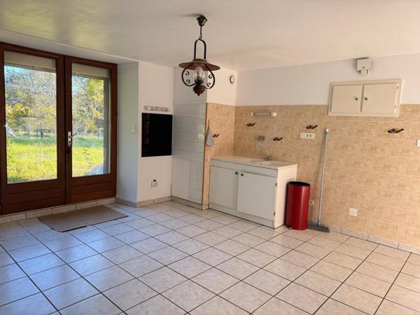 Maison de 1841, 3 ch, bureau, terrain de 16 ares.