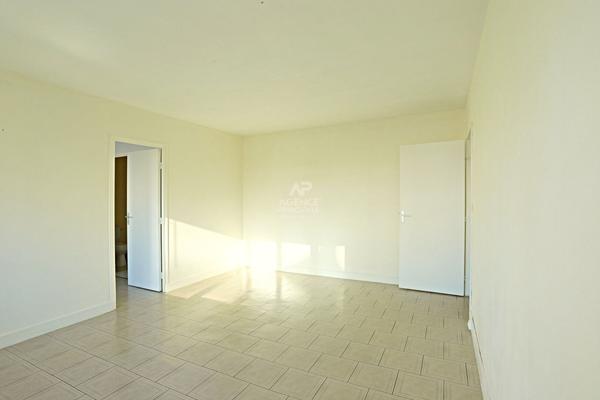 Appartement Nanterre 2 pièce(s) 39 m2 €245 000 ** - Référence 15125