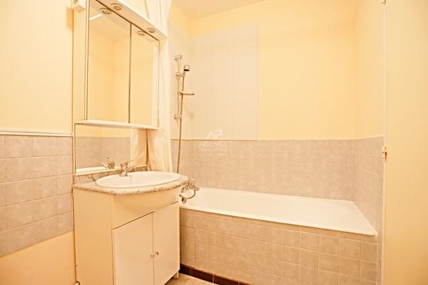 Appartement Nanterre 2 pièce(s) 39 m2 €245 000 ** - Référence 15125