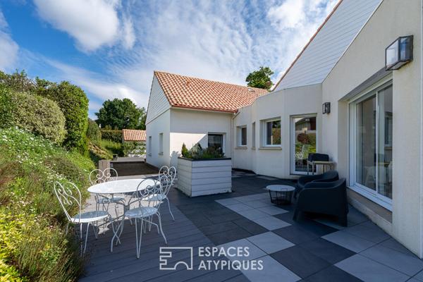 Demeure familiale de plain-pied ouverte sur le jardin