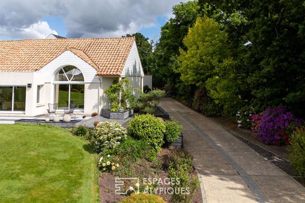 Demeure familiale de plain-pied ouverte sur le jardin