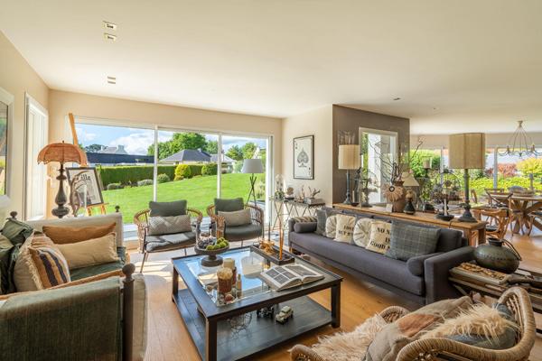 Demeure familiale de plain-pied ouverte sur le jardin