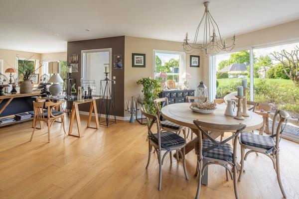 Demeure familiale de plain-pied ouverte sur le jardin