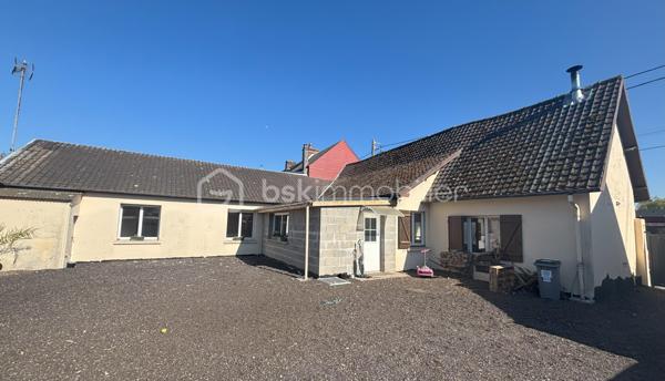 Elle est composée d'un séjour/ salon avec poêle à bois d'environ 60m² avec lumière traversante, une cuisine ouverte aménagée et équipée avec une arrière cuisine donnant sur le terrain. 
Un couloir dessert, un WC indépendant, une chambre, une salle d'eau et 2 chambres en enfilade ainsi qu'une salle de bain.
Aucun travaux à prévoir sur la partie de plain-pied de la maison. 

Les combles peuvent être aménagé environ 40m² (lois carrez), soit un palier faisant office de bureau, et deux chambres. (isolation/placo/et rail sont déjà sur place).

Un bâtiment de 90m² avec fosse pour vidange vient compléter ce bien. 

Le tout sur un terrain clos et arboré d'environ 1480m² avec abri de jardin et stockage bois.

A seulement 5 min de la mer et proches de tous commerces. 

Autonomie de plain-pied/ Double vitrage PVC/ Volet roulant électrique/ Pompe à chaleur Air-Eau/ Tout à l'égout/ Electricité- Plomberie- Matériel (datant de 2021)/ Portail alu de 2025...