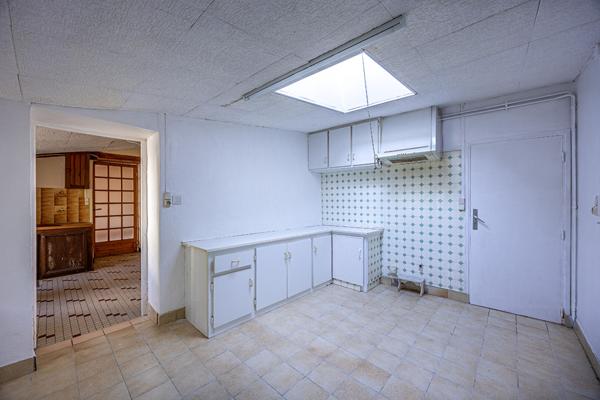 Maison en pierre avec dépendances