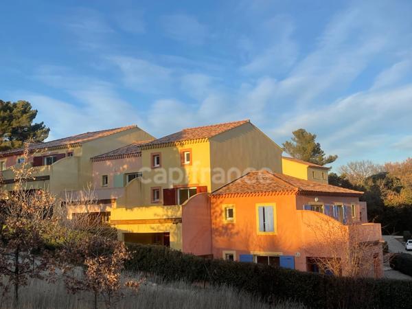 À vendre – Superbe appartement T2 de 60 m² dans résidence sécurisée à proximité du village de Roussillon