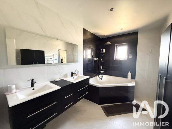 Maison à vendre 9 pièces 210 m² Moissy-Cramayel