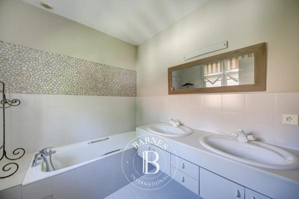 Jouy-en-Josas, Maison 5 Chambres -  350 m² à vendre