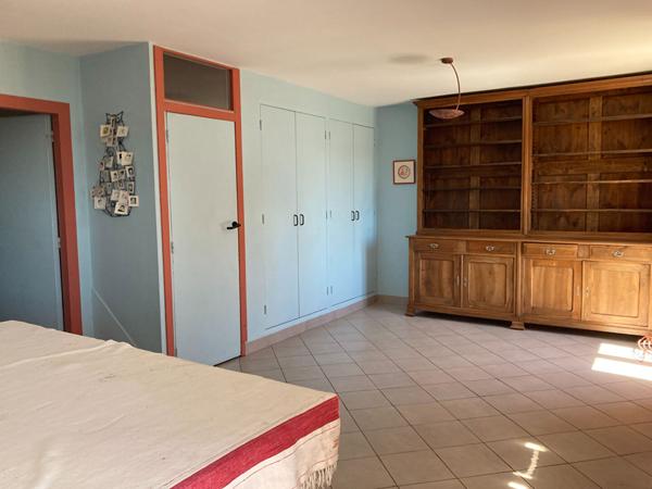 Charmante Maison de Ville avec Garage, Terrasse et Jardinet