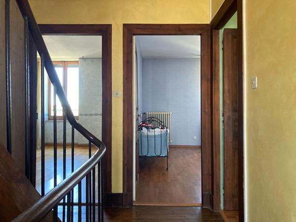 Charmante Maison de Ville avec Garage, Terrasse et Jardinet