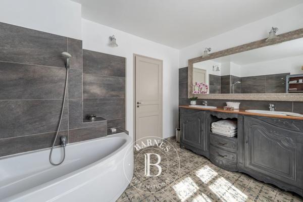 Aix-en-Provence, Maison 6 Chambres -  288 m² à vendre