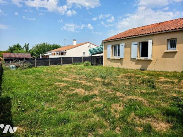 Maison de plain-pied 3 chambres avec garage sur 658 m², au calme d'une impasse