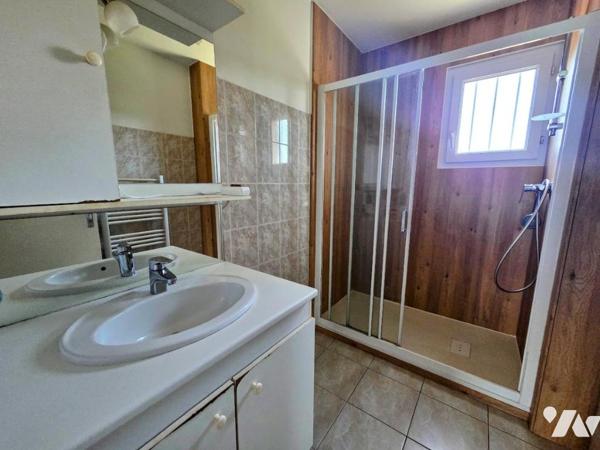 Maison de plain-pied 3 chambres avec garage sur 658 m², au calme d'une impasse