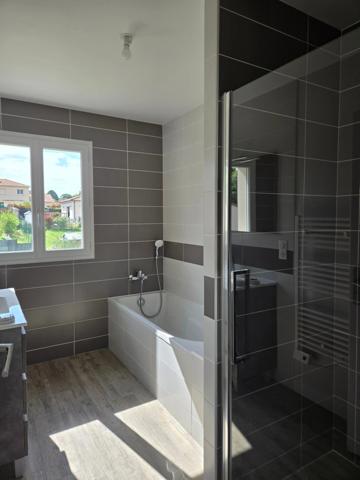 MAISON 4 CHAMBRES PROCHE TOUS COMMERCES