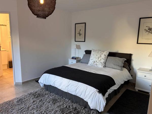 Maison directement sur le fairway du golf de pont royal avec piscine